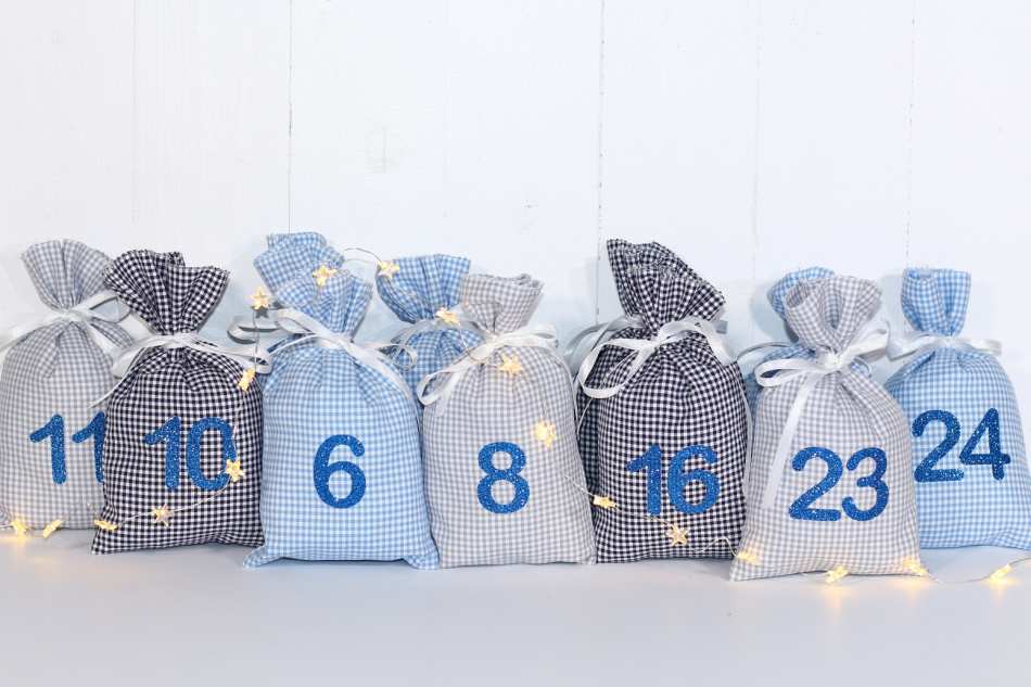 Adventskalender Säckchen blau grau Vichy-Karo - mit blauen zahlen