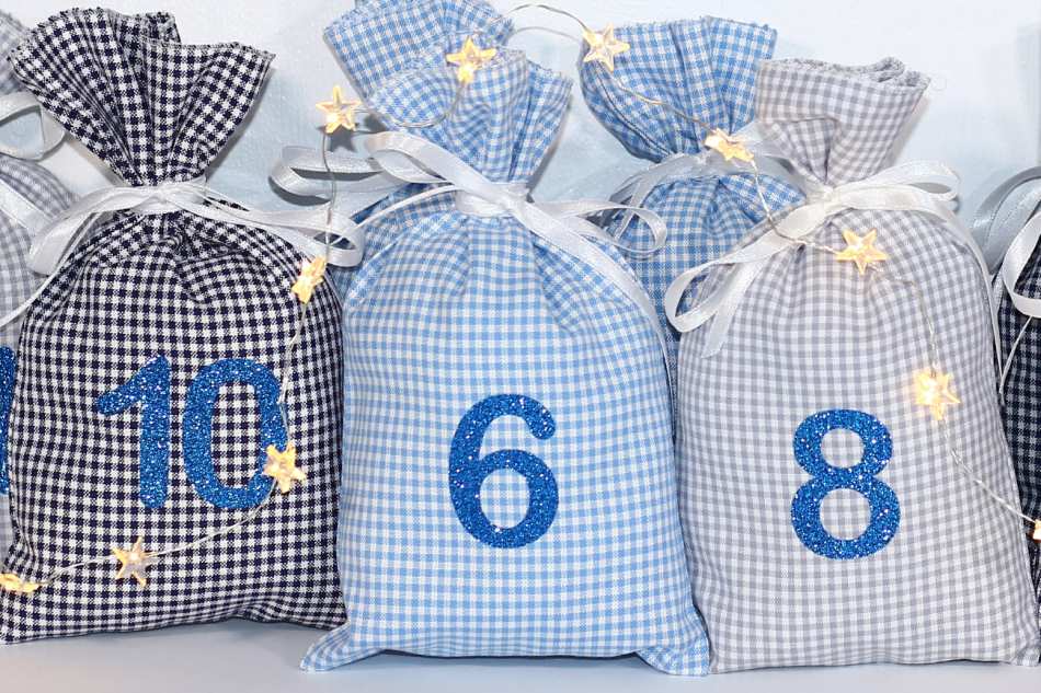 Adventskalender Säckchen Vichy-Karo - mit blauen zahlen
