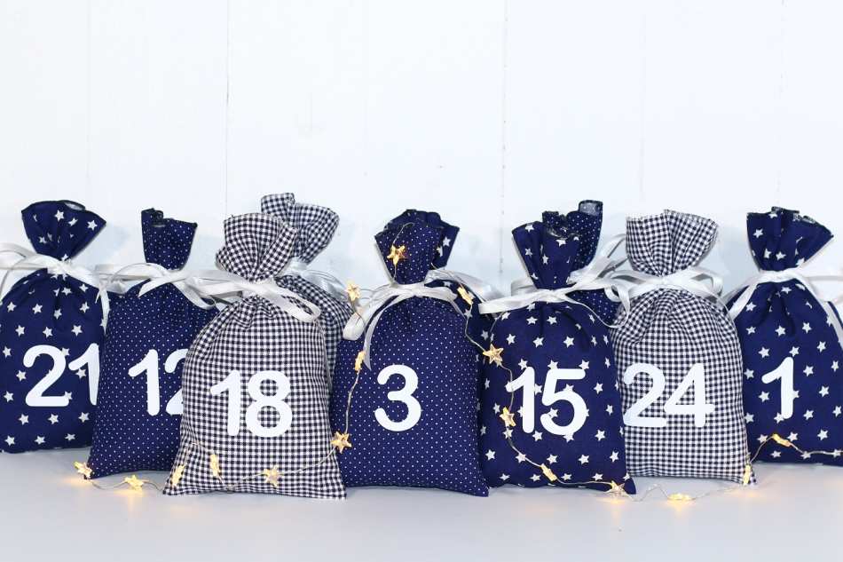Adventskalender mit 24 Säckchen - blau
