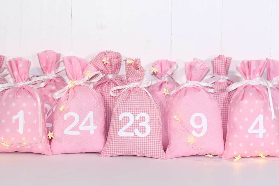 Adventskalender mit 24 Säckchen - rosa