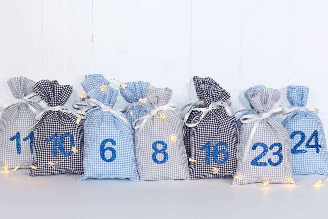 Adventskalender Säckchen blau grau Vichy-Karo - mit blauen zahlen